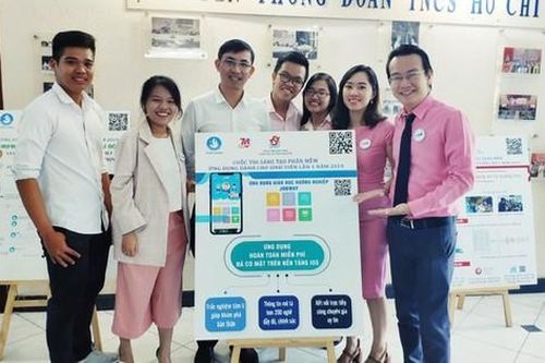 Hướng nghiệp trực tuyến vì dịch COVID-19