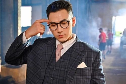 Isaac điển trai lạnh lùng đóng phim mới