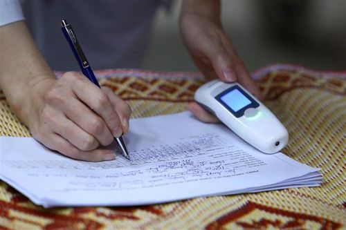 Chiều 12/4, Việt Nam có thêm hai trường hợp mắc COVID-19, đều là người thôn Hạ Lôi
