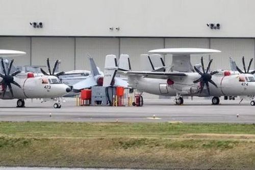Nhật Bản nhận hai máy bay AWACS E-2D Advanced Hawkeye
