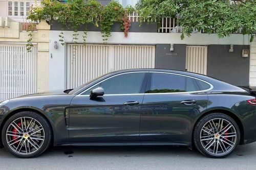 Lăn bánh 1 vạn km, Porsche Panamera giảm giá hơn 6,5 tỷ đồng