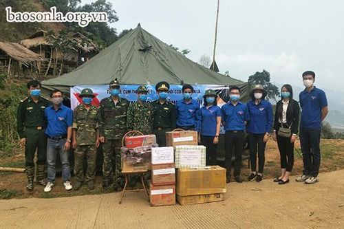 Cụm thi đua số 1 (Đoàn Khối các cơ quan tỉnh), Chi đoàn Tòa án nhân dân tỉnh: Tặng vật tư y tế, nhu yếu phẩm cho cán bộ, chiến sỹ các đồn biên phòng