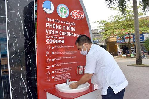 Lắp đặt và đưa vào sử dụng trạm rửa tay dã chiến