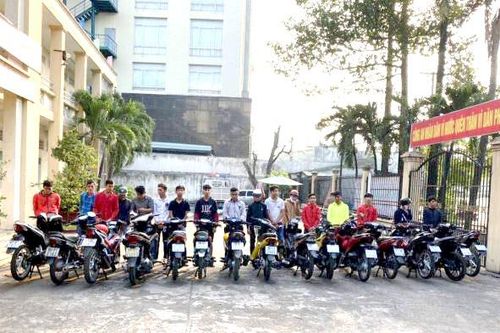 100 thanh niên hẹn nhau qua mạng, vào KCN tổ chức đua xe