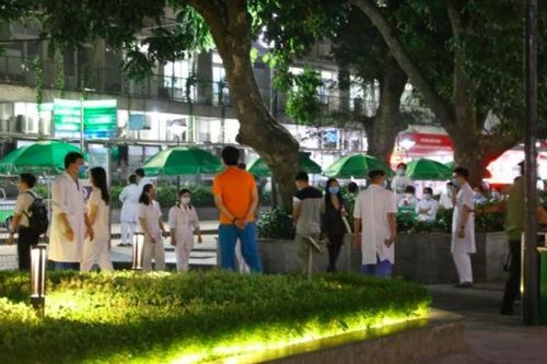Tụ tập đông người trong Bệnh viện Bạch Mai: Bộ Y tế đề nghị xử lý