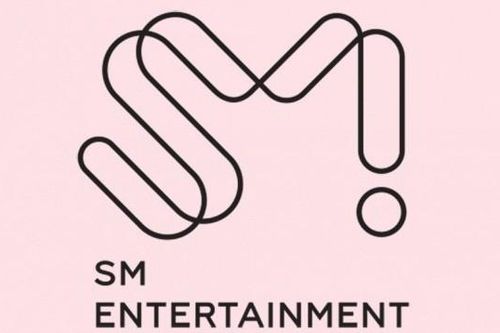 SM Ent cái gì cũng có, chỉ chuyên gia soát lỗi chính tả là thiếu thôi!