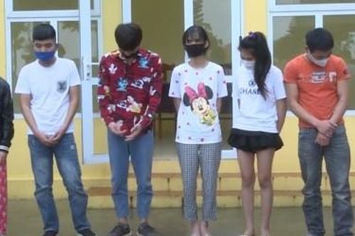 Rạng sáng, bắt quả tang 8 'nam thanh, nữ tú' thuê nhà trọ sử dụng ma túy
