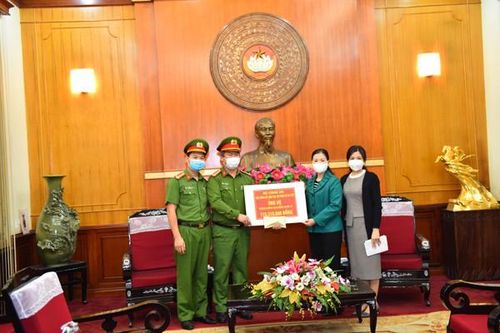 Cục Cảnh sát điều tra tội phạm về ma túy trao hơn 115 triệu đồng ủng hộ Quỹ phòng, chống dịch bệnh Covid-19