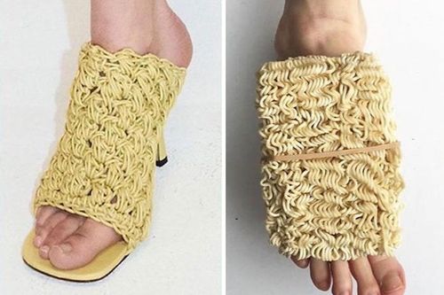 Dân mạng rộ mốt chế thiết kế nổi tiếng, biến nhà thành sàn catwalk