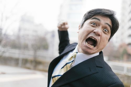 Sếp ở Nhật Bản đấm vào mặt nhân viên vì cố tình đi làm giữa dịch bệnh