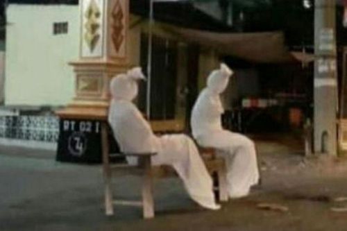 Cảnh sát Indonesia dùng 'ma chưa siêu thoát' để dọa người dân ở nhà