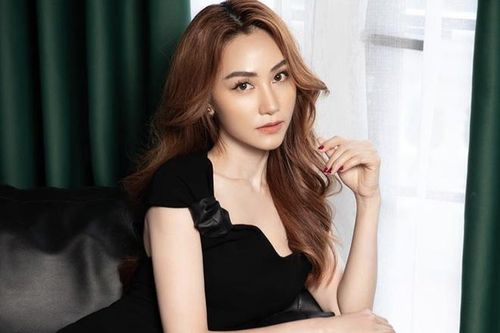 Ngân Khánh: 'Một tháng cách ly, tôi nấu ăn và chạy bộ 4 km mỗi ngày'