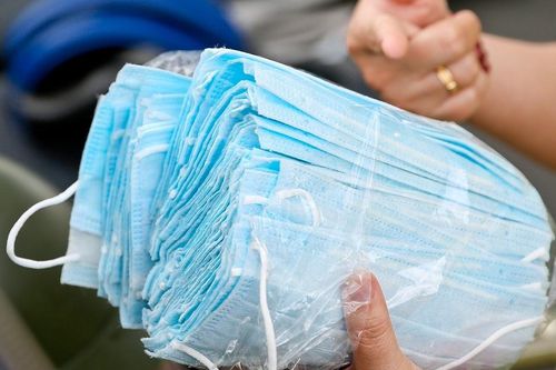 Lô hàng 10.500 khẩu trang y tế bị bắt ở cổng sân bay Tân Sơn Nhất