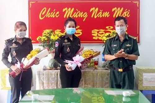 Chúc Tết cổ truyền sinh viên Campuchia và Lào