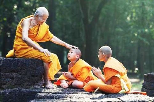 Chỉ 1 nắm muối, thiền sư đã giúp đồ đệ của mình buông bỏ được phiền não
