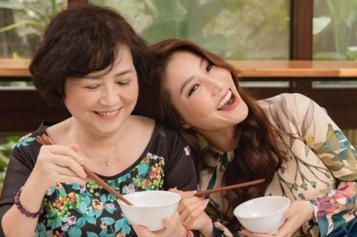 Cuộc sống của Diễm My 9X một năm sau ngày mẹ mất