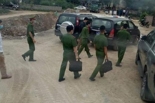 Bé trai gần 3 tuổi mất tích khi vào rừng cùng bố mẹ