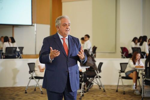 'Việt Nam cho tôi một thách thức mới trong nghề'