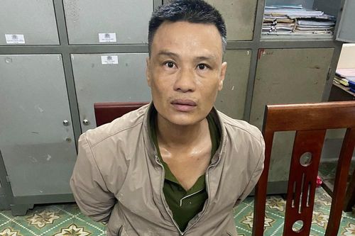 Cựu giáo viên bị bắt giữ khi mang ma túy về nhà sử dụng