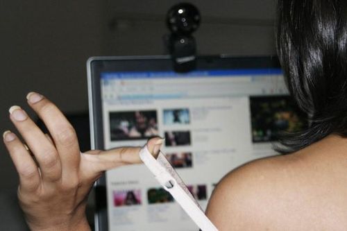 Nghề thoát y trực tuyến ở Mỹ phát triển 'chóng mặt' giữa đại dịch COVID-19