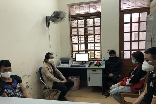 Hỗn chiến trong đêm, hai thanh niên nằm gục bên vệ đường