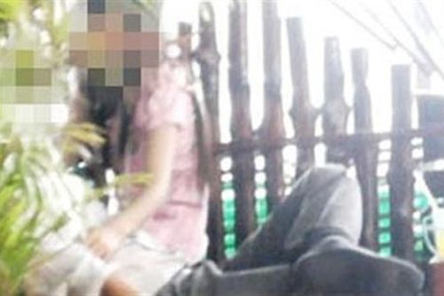 Nhân viên quán cà phê bán dâm ngay tại chỗ