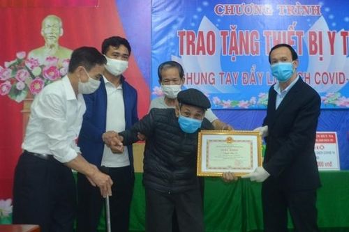 Cụ ông Hải Dương 97 tuổi tặng 2 tấn gạo chống dịch