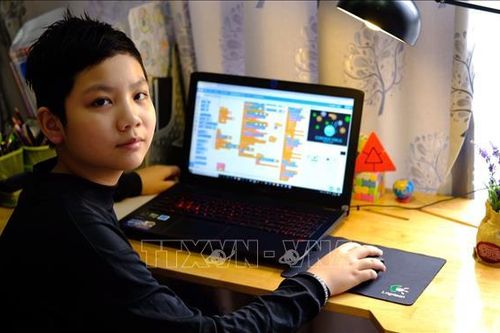 Cậu bé lớp 5 tự thiết kế game online 'đánh bay COVID'