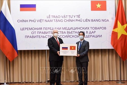 Việt Nam tặng Liên bang Nga vật tư y tế phòng, chống dịch COVID-19