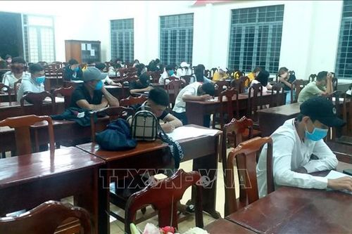Xử phạt 29 thanh niên tụ tập nơi công cộng không đeo khẩu trang