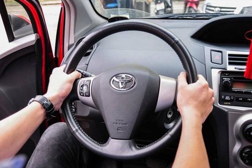 Tay lái ô tô bị rung, xe bị hỏng ở đâu?