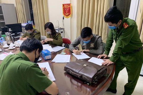 Tạm giữ gần 20 nghìn khẩu trang không rõ nguồn gốc