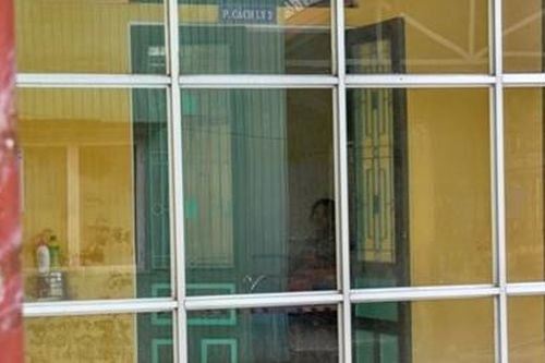 Sản phụ hạ sinh bé gái trong khu cách ly được ra viện