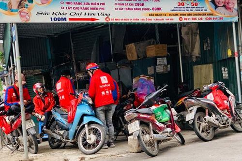 Chưa hết thời gian cách ly xã hội, nhiều cửa hàng đã công khai kinh doanh