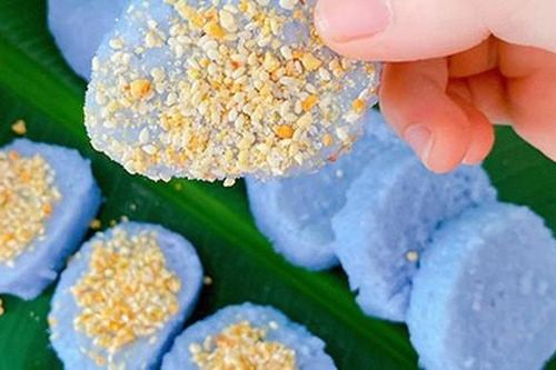 Cơm nắm hoa đậu biếc muối mè