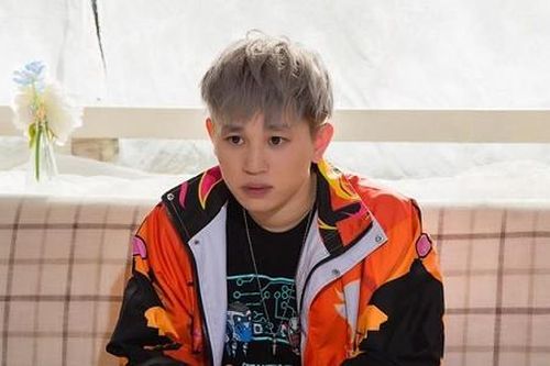 B Ray bị tố 'đạo nhái' Baekhyun, netizen liền khơi lại status nam rapper 'cà khịa' K-Pop