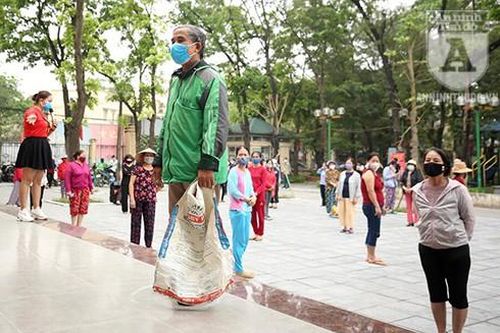 Những người lính PCCC 'thắp lửa' yêu thương: Để 'không ai bị bỏ lại' giữa mùa dịch