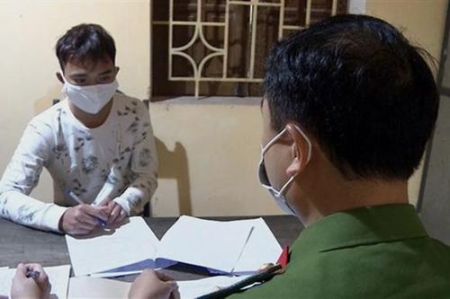 Tạm giam đối tượng không đeo khẩu trang, chống đối tổ công tác phòng, chống dịch Covid-19