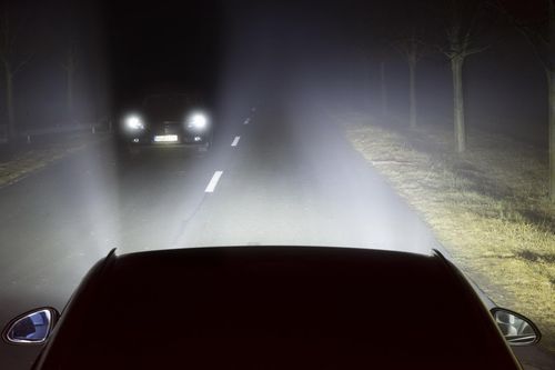 Nhật Bản là nước đầu tiên bắt buộc ôtô trang bị đèn pha tự động