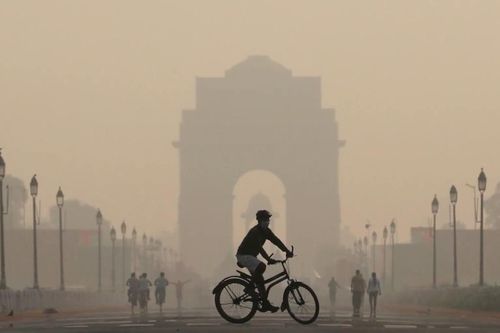 Trời trong vắt, người Ấn Độ lần đầu nhìn rõ dãy Himalaya sau 30 năm