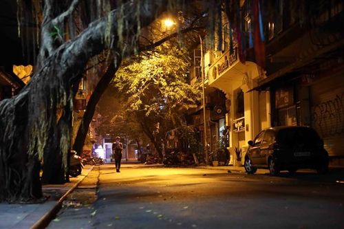 Ngõ trong lòng phố cổ Hà Nội 'lặng lẽ' những ngày giãn cách xã hội