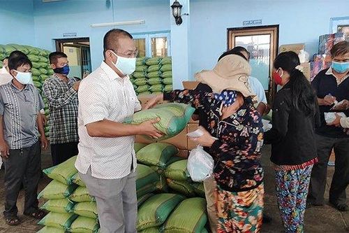 Hỗ trợ người gốc Việt tại Campuchia phòng, chống dịch Covid-19