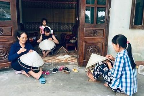 Dịu dàng nón lá Hạ Thôn