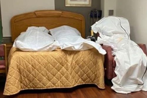Thi thể chồng chất trong các phòng trống tại bệnh viện ở Mỹ
