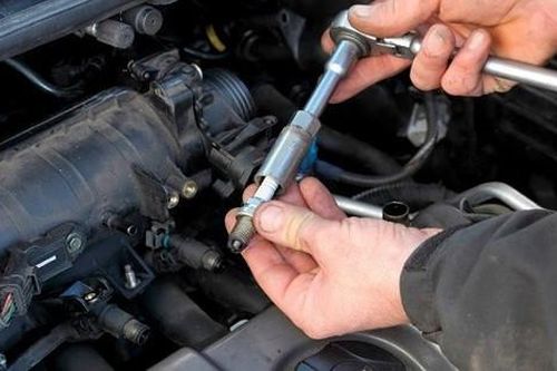 Nguyên nhân động cơ ô tô bị giật khi tăng tốc