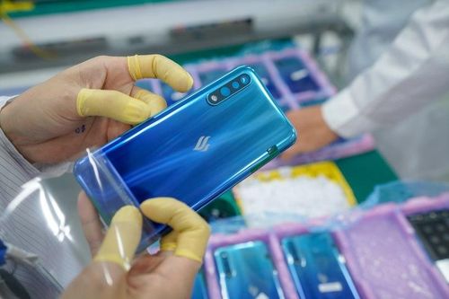 Hãng di động nào tăng trưởng ấn tượng nhất thị trường Việt 12 tháng qua?