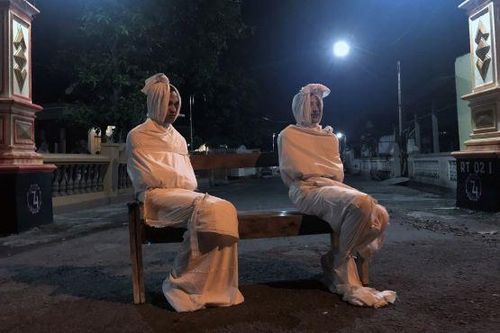 Indonesia cử 'tình nguyện viên ma' ngăn người dân ra khỏi nhà