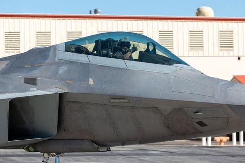 Bất ngờ việc Mỹ để 'chim ăn thịt' F-22 Raptor bị mục cả vỏ