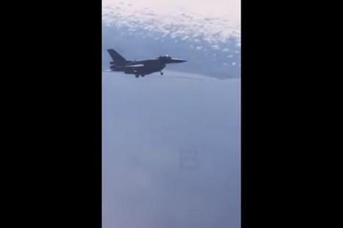 Phi công F-16 Ba Lan ép máy bay chống ngầm Nga phải hạ cánh?