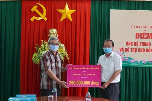 Sở Y tế Đồng Tháp tiếp nhận 500 bộ kít xét nghiệm phát hiện SARS-CoV-2